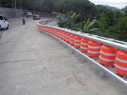 ซื้อ Hot Dipped Galvanized Guardrail Rolling Barrier International Level 4 Certified for Road Protection and Traffic Control online manufacture