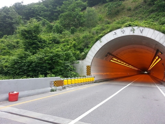 ซื้อ 4 Meters HDG Highway Roller Barrier for Thailand Regions online manufacture