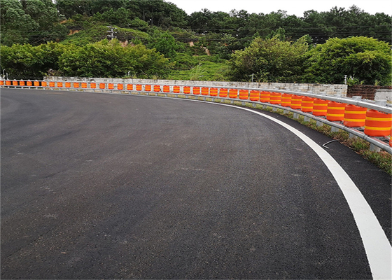 โฟมที่หมุนได้อิสระที่เต็มไปด้วยความปลอดภัยบนทางหลวง Rolling Guardrail Barrier