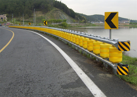 ความปลอดภัยในการจราจร Highway Steel Roller Guardrail Barrier Galvanized