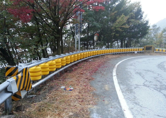 ความปลอดภัยทางถนน EVA ถัง Rolling Barrier Guardrail Anti Crash