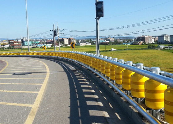 ราคาดี strength Steel One pillar and four rails protection method Roller Crash Barrier constructed with materials to ensure long term operational safety ออนไลน์