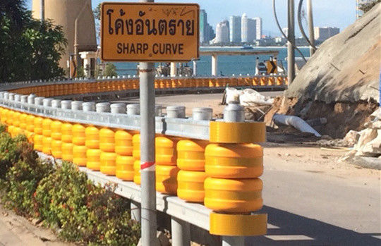 ราคาดี แผงกั้นลูกกลิ้งนิรภัยสีเหลืองลายดำ พร้อมล้อโฟมและอุปกรณ์เสริมสำหรับโซลูชันแผงกั้นนิรภัย ออนไลน์