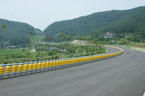 ราคาดี สิ่งกีดขวางแบบม้วนได้ที่กำหนดเองพร้อมตาข่ายราวกันตกขนาด 50x200 มม. ออกแบบมาเพื่อความปลอดภัยที่แข็งแกร่งและการควบคุมการเข้าถึงสถานที่ ออนไลน์