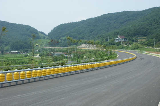 Good price Highway Roller Barrier Roller Size Diameter 245 Mm HDG High Corrosion Resistance for Road Safety ออนไลน์