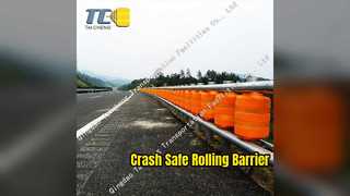 ความปลอดภัยทางถนน Rolling Guardrail Barrier EVA