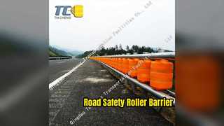 ความปลอดภัยทางถนน Rolling Guardrail Barrier EVA